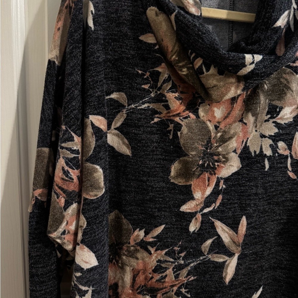 143 Story Cowl Neck Sweater Oversized Stretchy Gray Floral Plus 3X - Picture 3 of 9